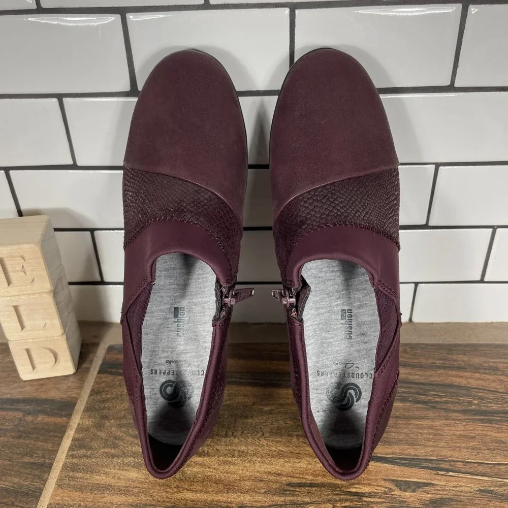 Clarks Caddell Denali Women's Size 6 Shoes Burgundy Zip Comfort Wedge Loafer